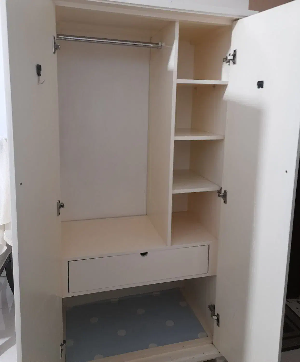 تخت تک نفره با تشک وکمد  بسیار تمیز|تخت و سرویس خواب|پاکدشت, پاکدشت (مامازند)|دیوار