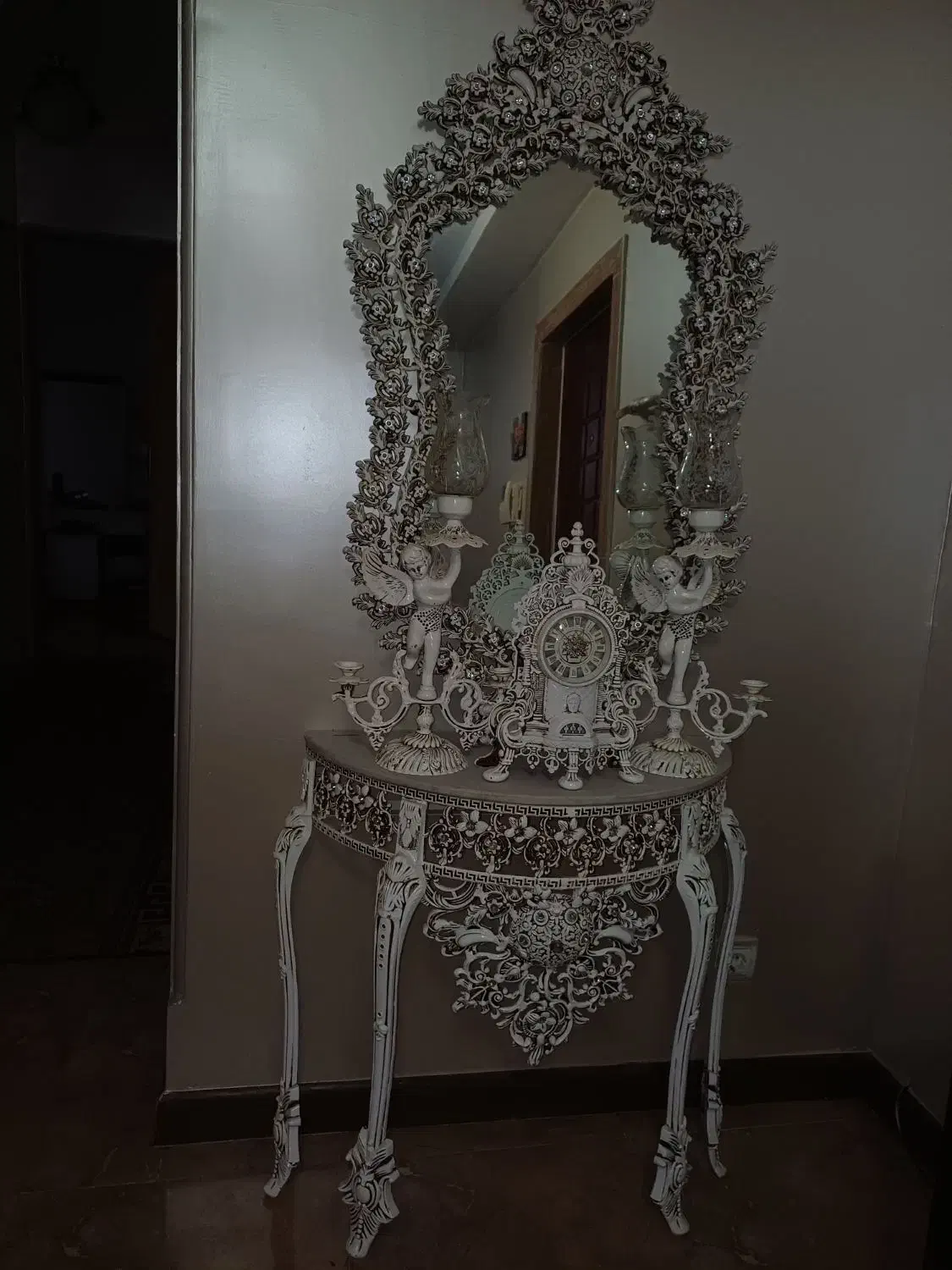 اینه و شمعدان|آینه|هشتگرد, فاز ۲ مهستان|دیوار