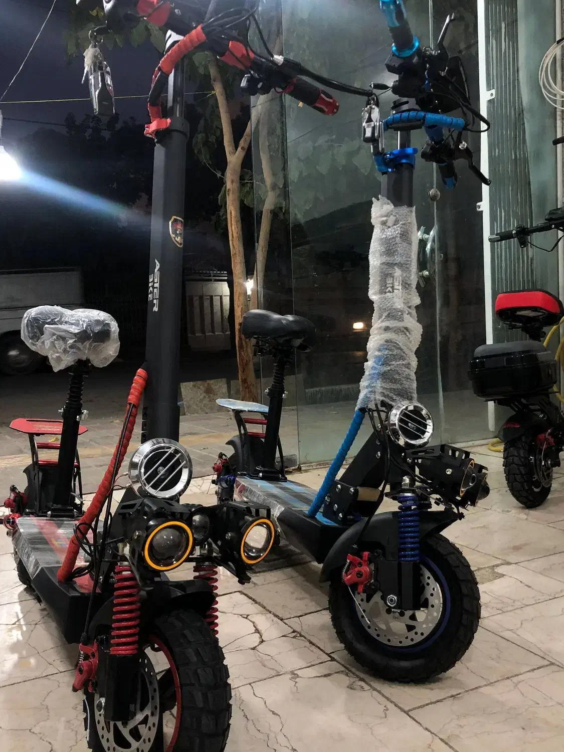 اسکوتر برقی|دوچرخه، اسکیت، اسکوتر|برخوار, |دیوار