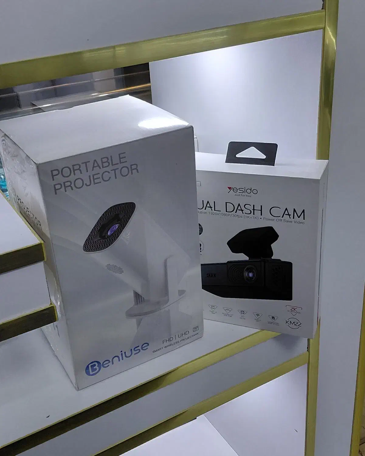 ویدیو پروژکتور و دوربین ثبت وقایع|تلویزیون و پروژکتور|اندیشه, اندیشه فاز ۱|دیوار