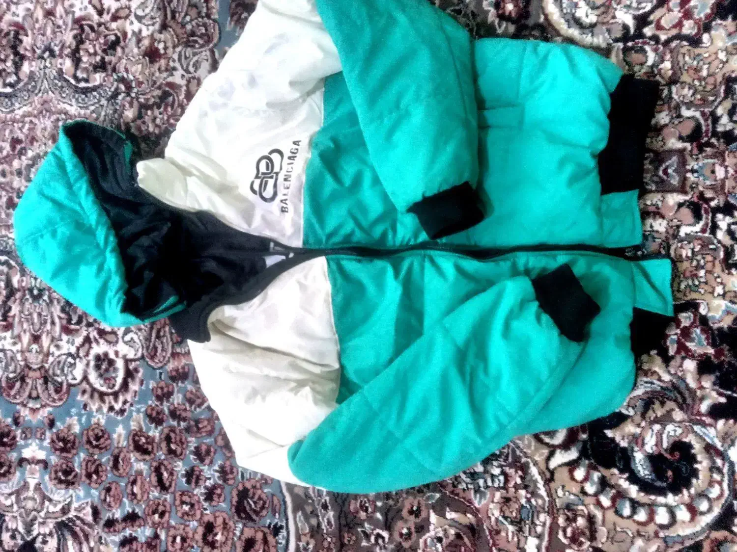 کاپشن نو|لباس|نگین شهر, |دیوار