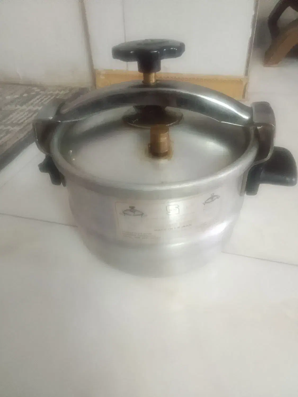 یک عدد زودپز آرام پز|ظروف پخت‌وپز|تایباد, |دیوار