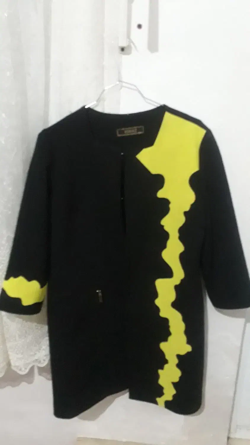 تعدادی مانتو درحدنو|لباس|میانه, |دیوار