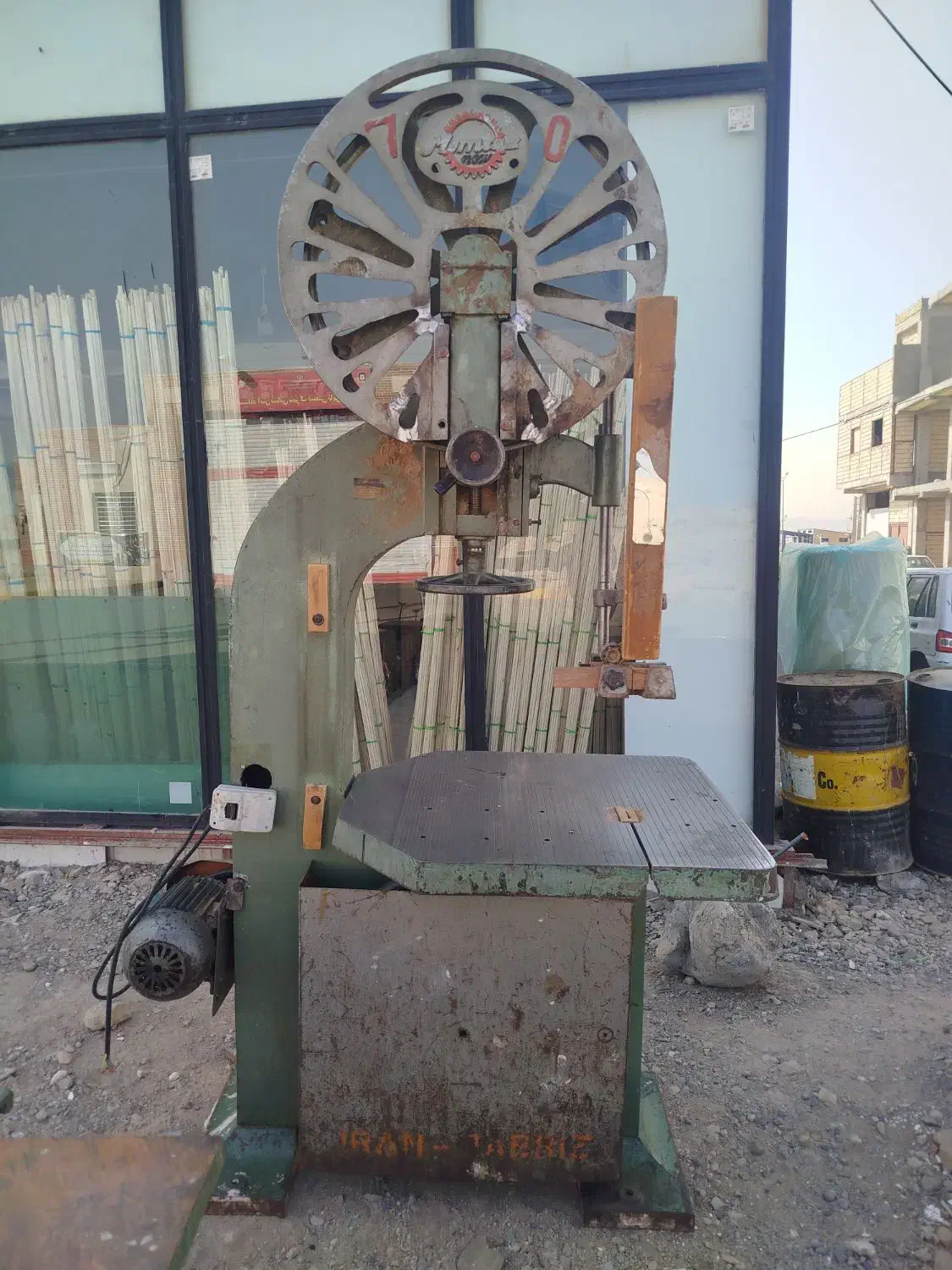 فلکه 70 ممتاز|ماشینآلات صنعتی|قم, کاسه گران|دیوار