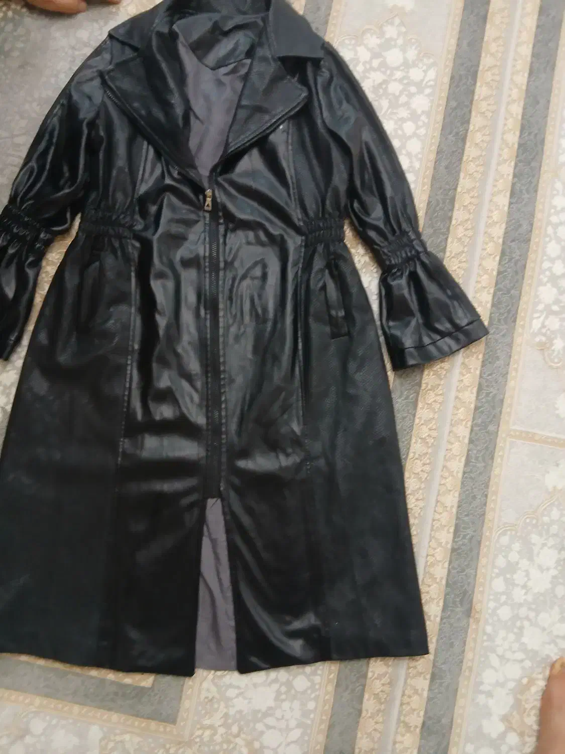 پالتو جنس چرب|لباس|قرچک, میرزائی شمالی|دیوار