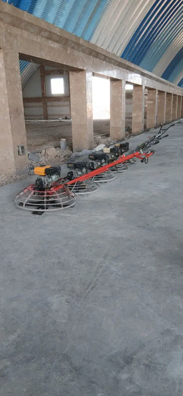 بتن ریزی کف به همراه ماله پروانه ای|خدمات پیشه و مهارت|قم, چهل درخت|دیوار