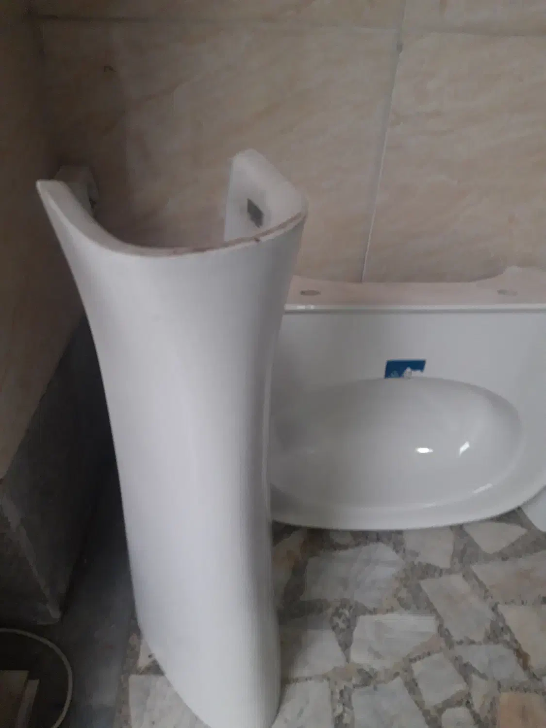 روشویی و۲تا نیم پایه|لوازم سرویس بهداشتی|رشت, معلم|دیوار