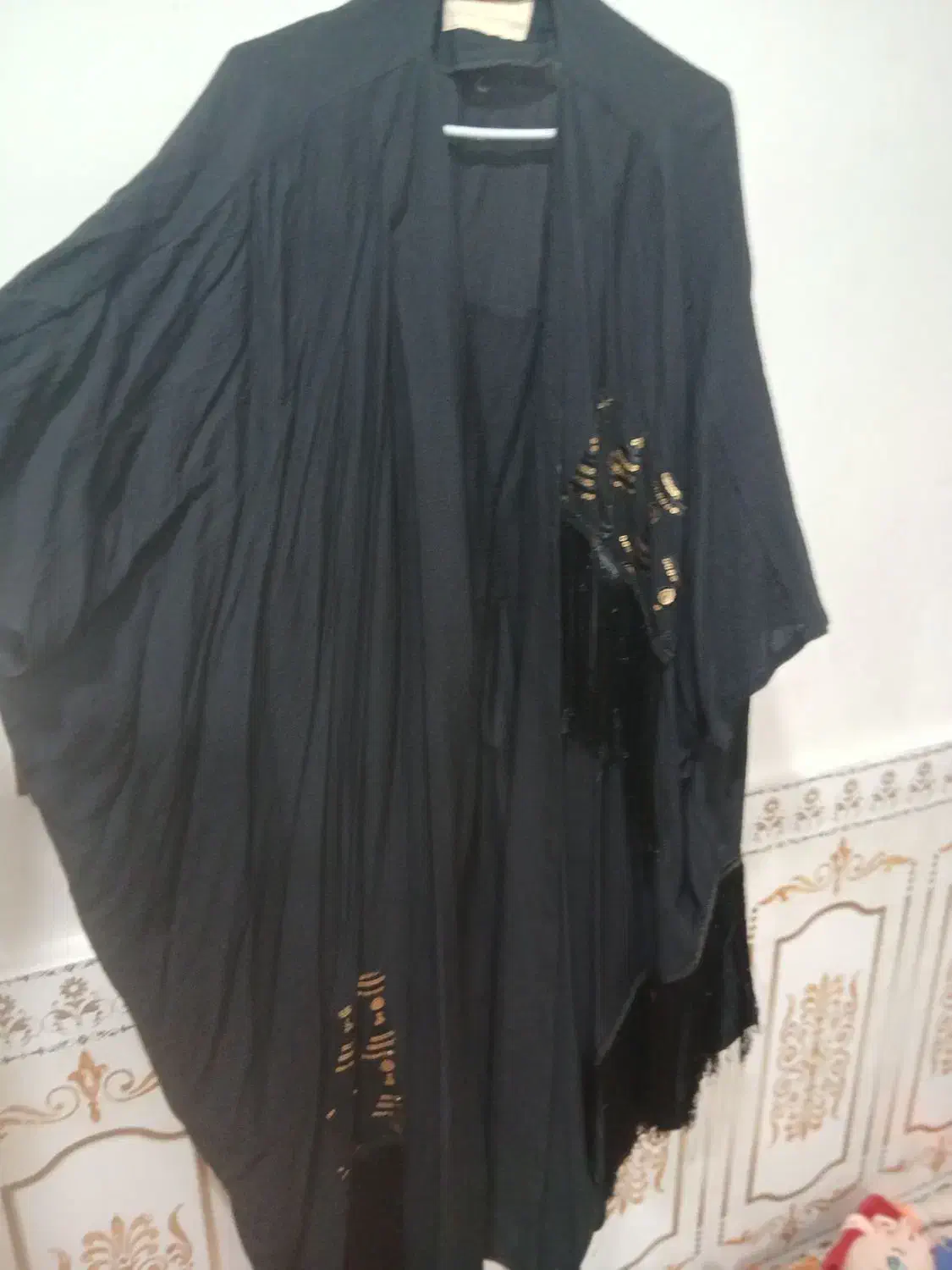 یک عدد عبا و یک شومیز سرافون در حد نو هستن|لباس|اندیمشک, |دیوار