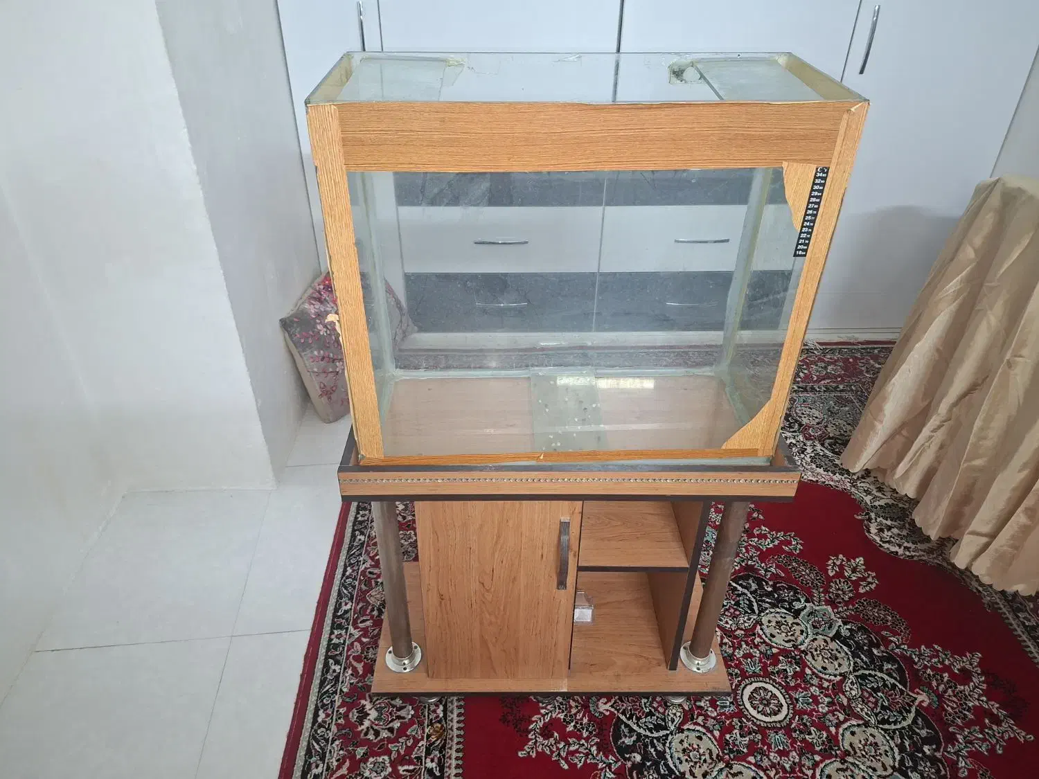 اکواریوم با میز|ماهی|مشکین‌دشت, |دیوار