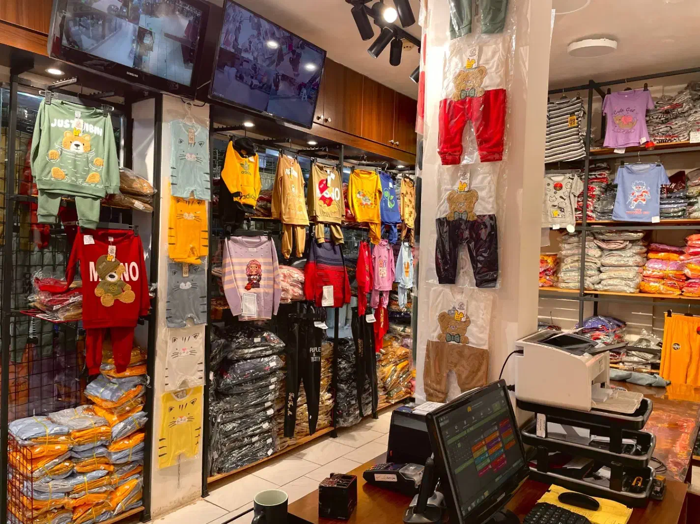 استخدام کارگر - کارگاه عمده ۱۷ شهریور|استخدام خدمات فروشگاه و رستوران|مشهد, هفده شهریور|دیوار