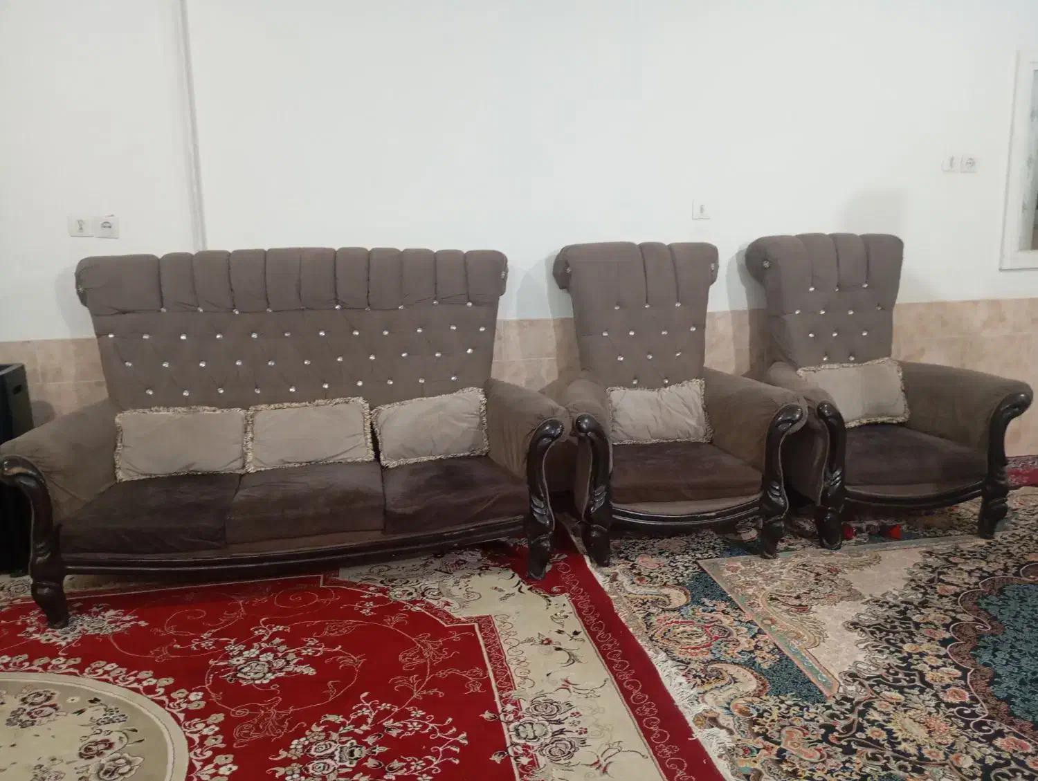 یه دست مبل 7نفره|مبلمان خانگی و میز عسلی|قم, باغ شازده|دیوار