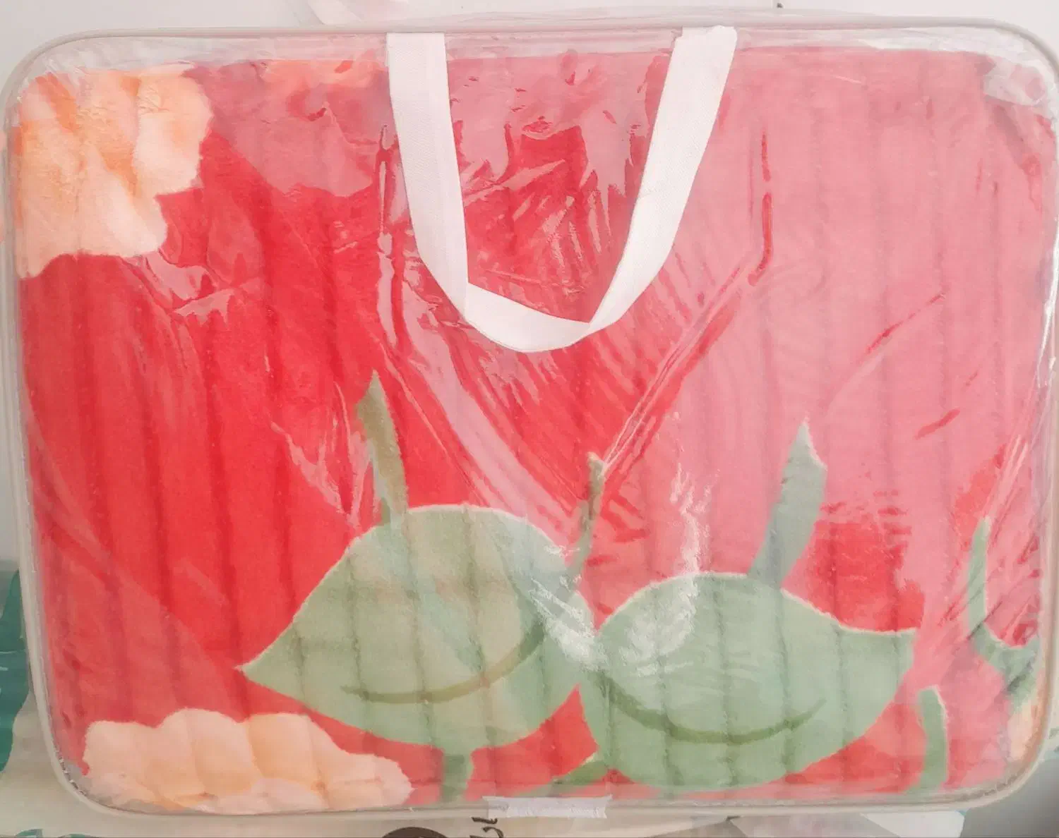 پتو|رختخواب، بالش، پتو|تربتحیدریه, مسجد جامع|دیوار