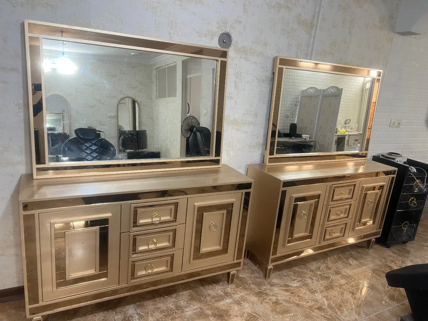 دو عدد آیینه و‌ کنسول فروشی|بوفه، ویترین، کنسول|یزد, |دیوار