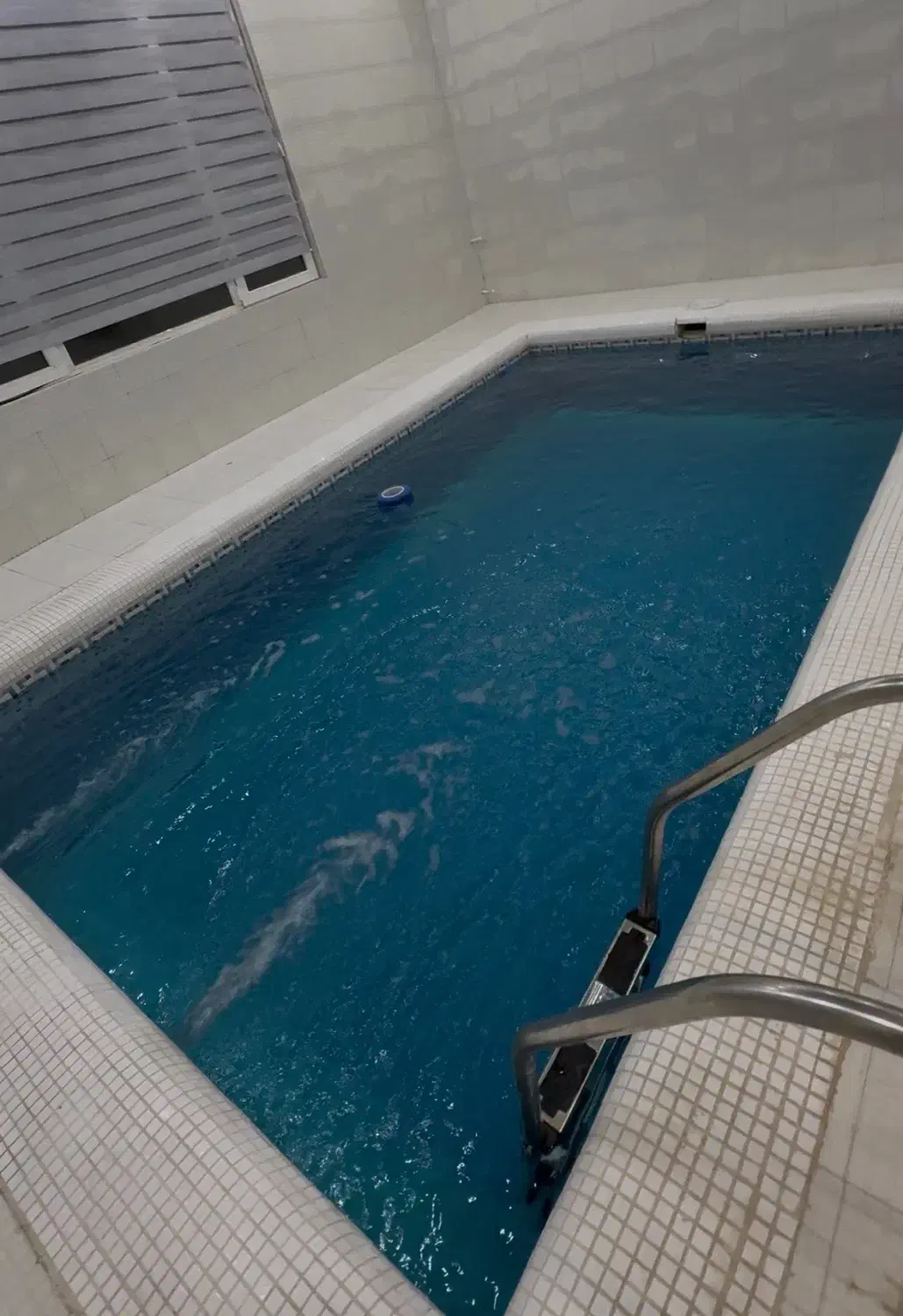 اجاره ویلا مدرن روناس استخر سرپوشیده|اجارهٔ کوتاه‌مدت ویلا و باغ|تهران, بوستان سرخه حصار|دیوار