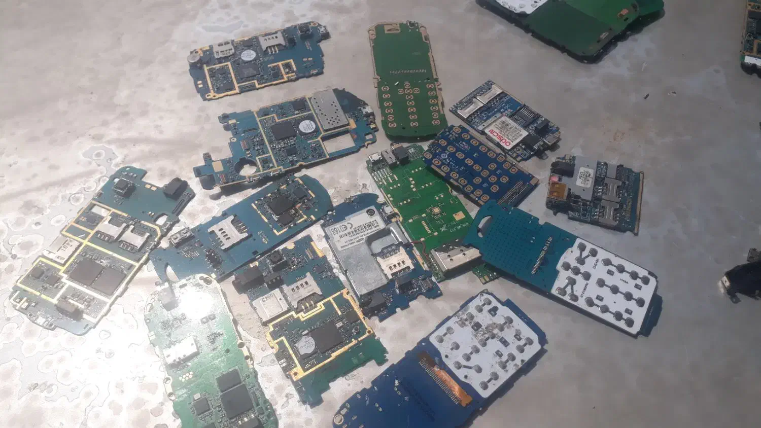 خریدار انواع برد اوراق و سوخته|خدمات رایانهای و موبایل|خرمآباد, |دیوار