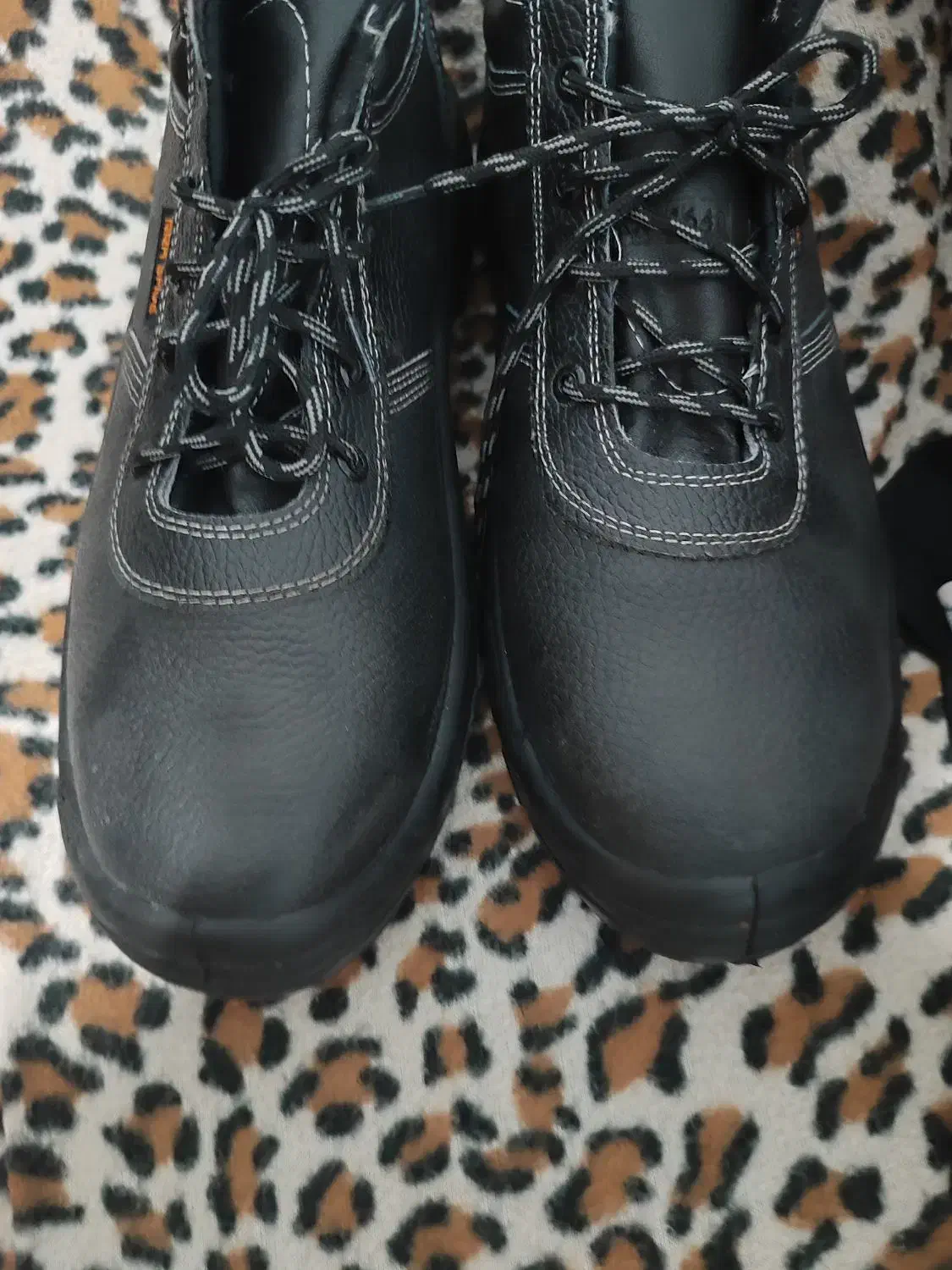 کفش ایمنی|کیف، کفش، کمربند|شیراز, پانصد دستگاه ارتش|دیوار