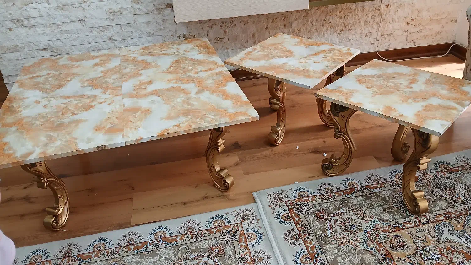 میز جلو مبلی و دوتا عسلی|مبلمان خانگی و میز عسلی|رشت, لاکان شهر|دیوار