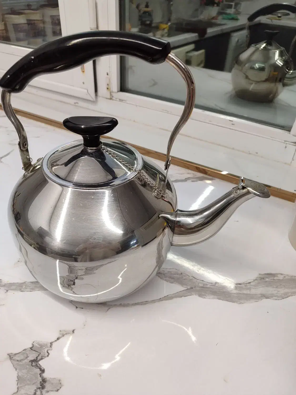 کتری|قوری، کتری، قهوه‌ساز دستی|میانه, |دیوار