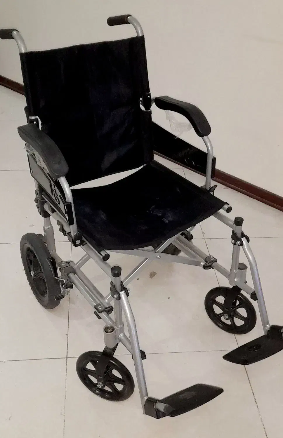 ویلچر فوق سبک تاشو آلومینیومی|آرایشی، بهداشتی، درمانی|تهران, شهرک صدرا|دیوار