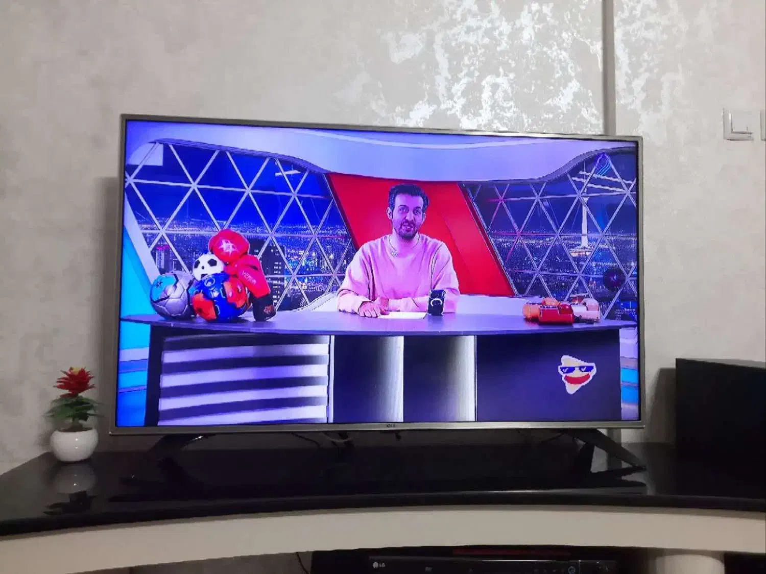 تلویزیون ال جی 49 اینچ ال ای دی هوشمند|تلویزیون و پروژکتور|قم, نیروگاه|دیوار