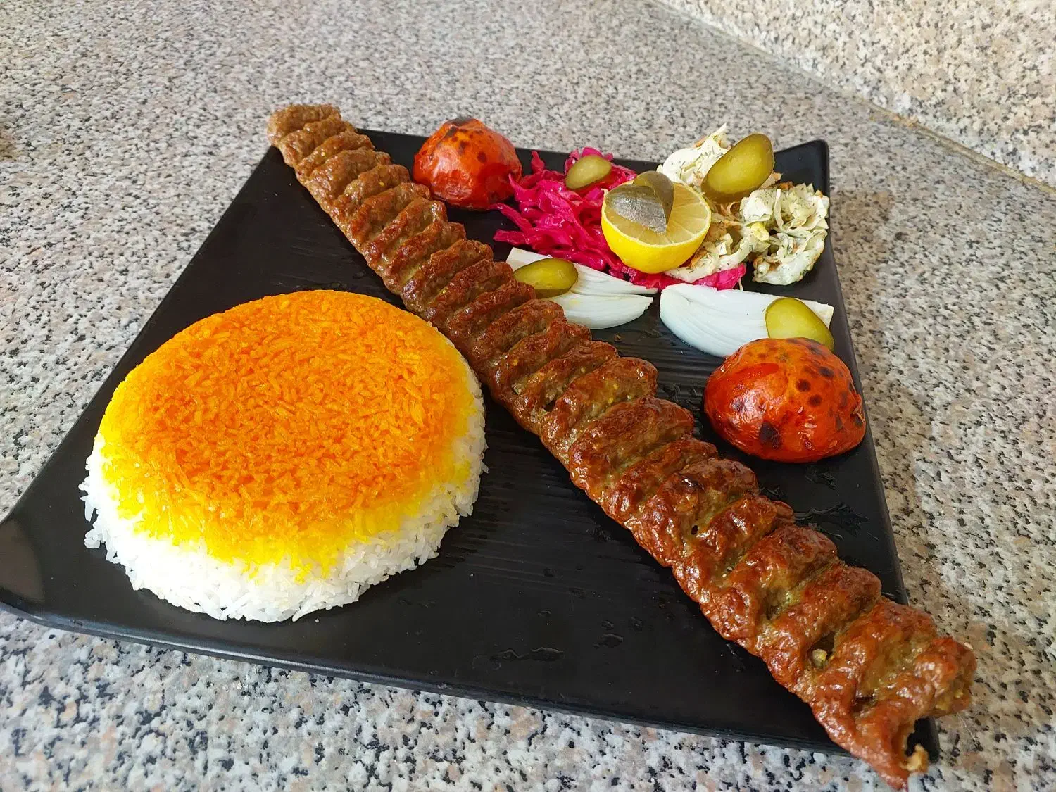 همکار برای سالن و آشپزخانه و پارکبان نیازمندیم|استخدام خدمات فروشگاه و رستوران|تهران, تهرانپارس شرقی|دیوار