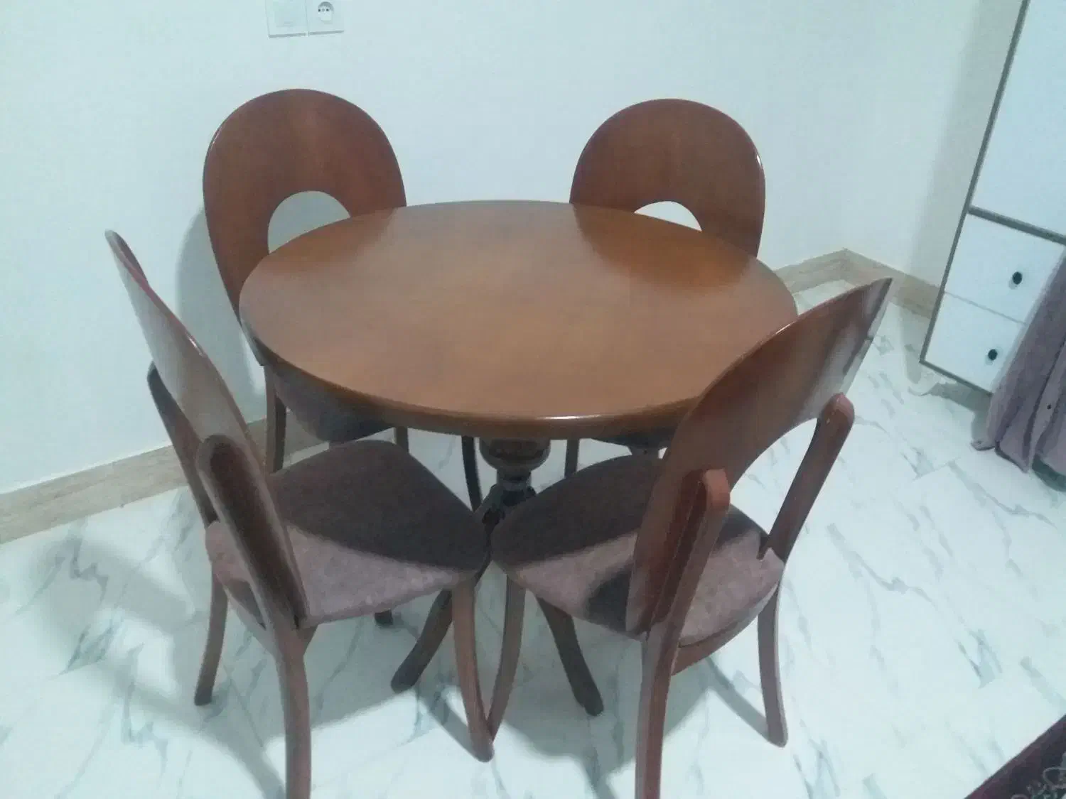 میز غذا خوری|میز و صندلی غذاخوری|مهران (ایلام), |دیوار