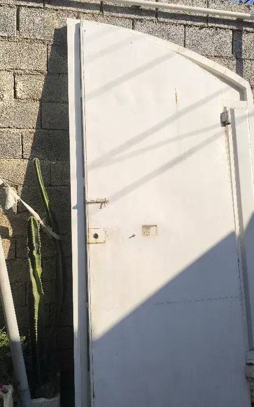 درب حیاط دو لنگه سفید  فروشی|مصالح و تجهیزات ساختمان|آبپخش, |دیوار