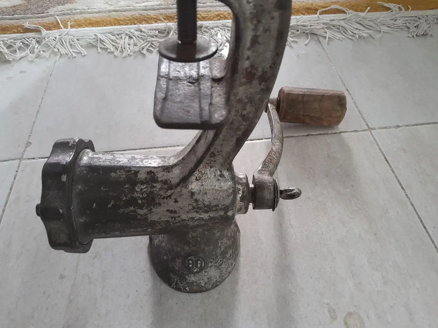 چرخ گوشت قدیمی|خردکن، آسیاب، غذاساز|بروجرد, |دیوار