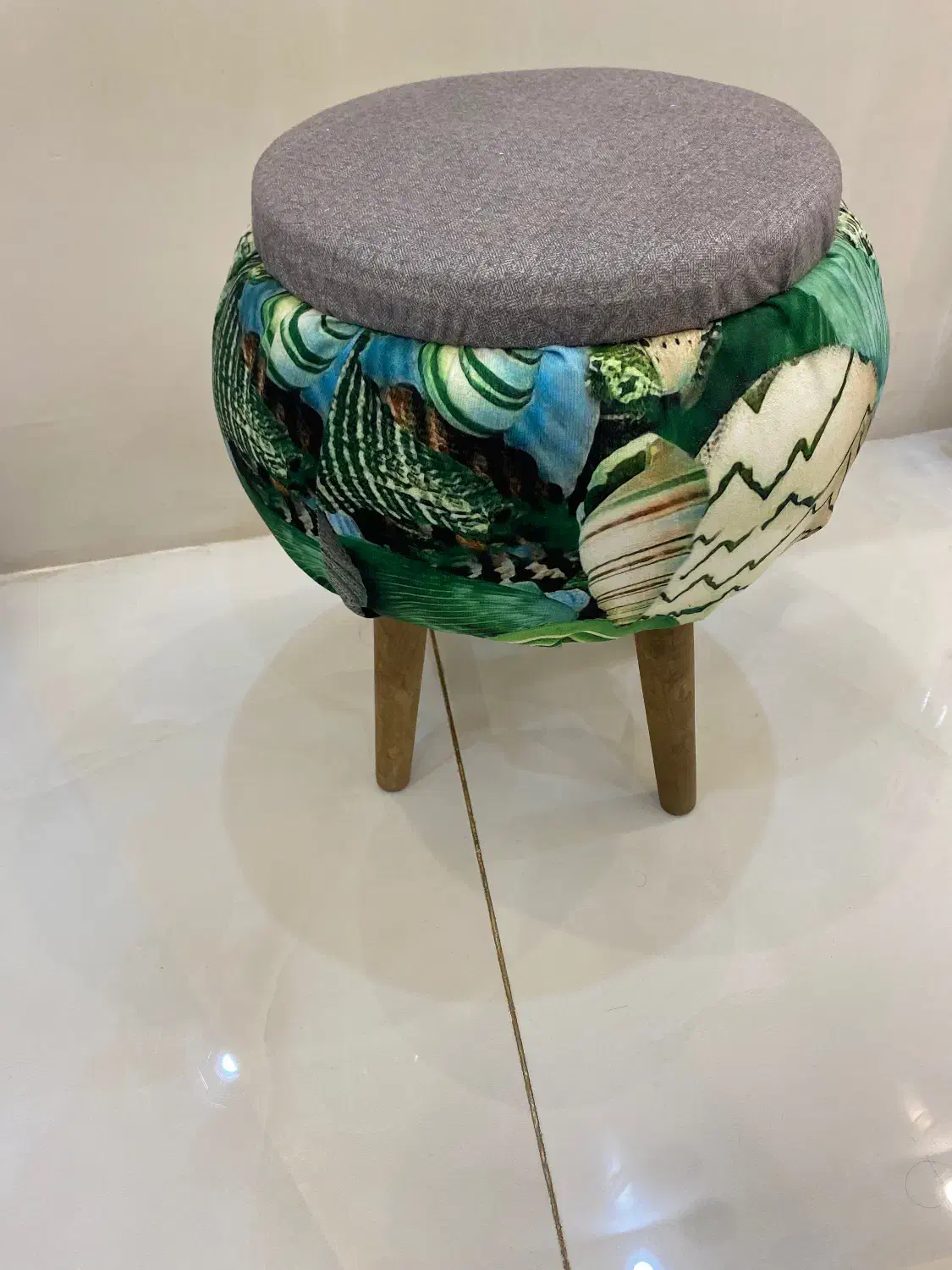 پاف|صندلی و نیمکت|تبریز, |دیوار