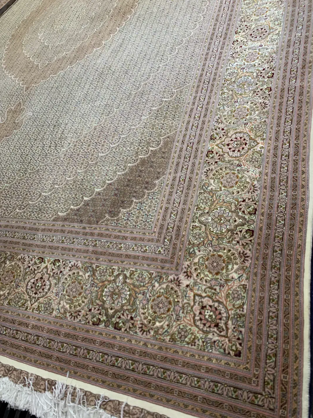 (فرش حق زاده)فرش۱۲متری۵۵رج ماهی چله حاشیه ابریشم|فرش|تبریز, |دیوار