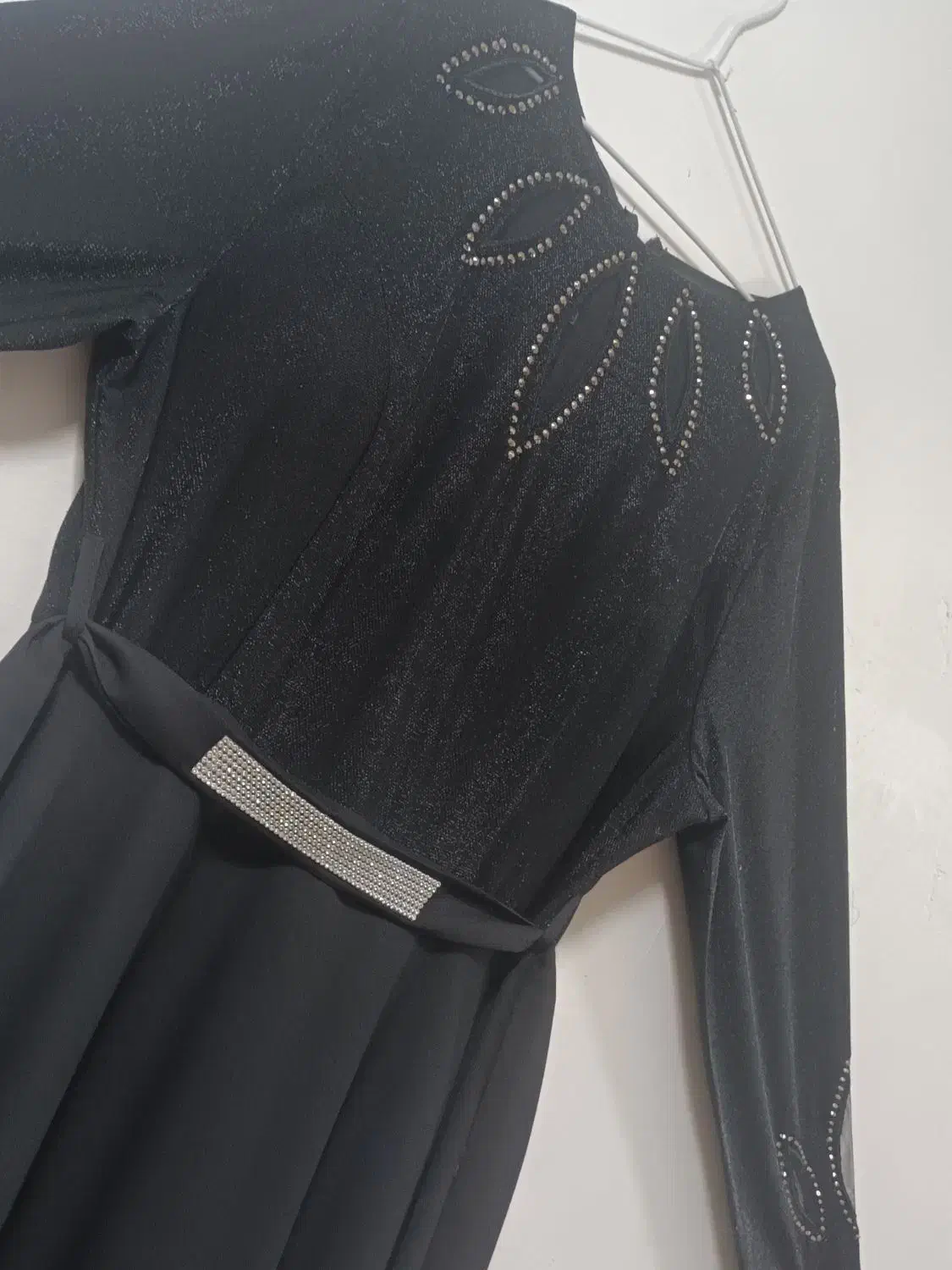 پیراهن مجلسی|لباس|سنگر, |دیوار