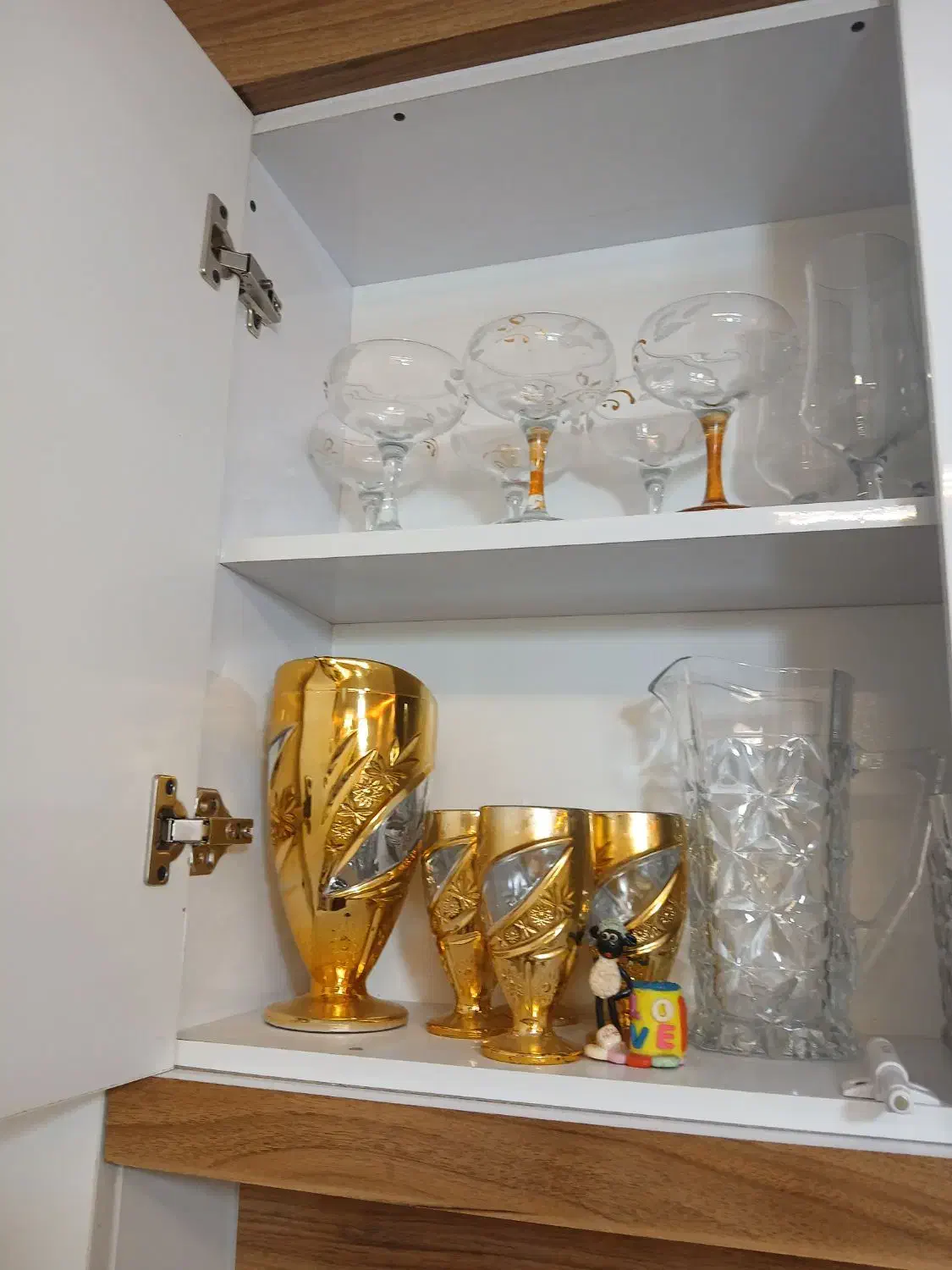 تنگ جام و پارچلیوان طلایی لیوان فرانسویی|ظروف سرو و پذیرایی|نیشابور, گنبد سبز|دیوار