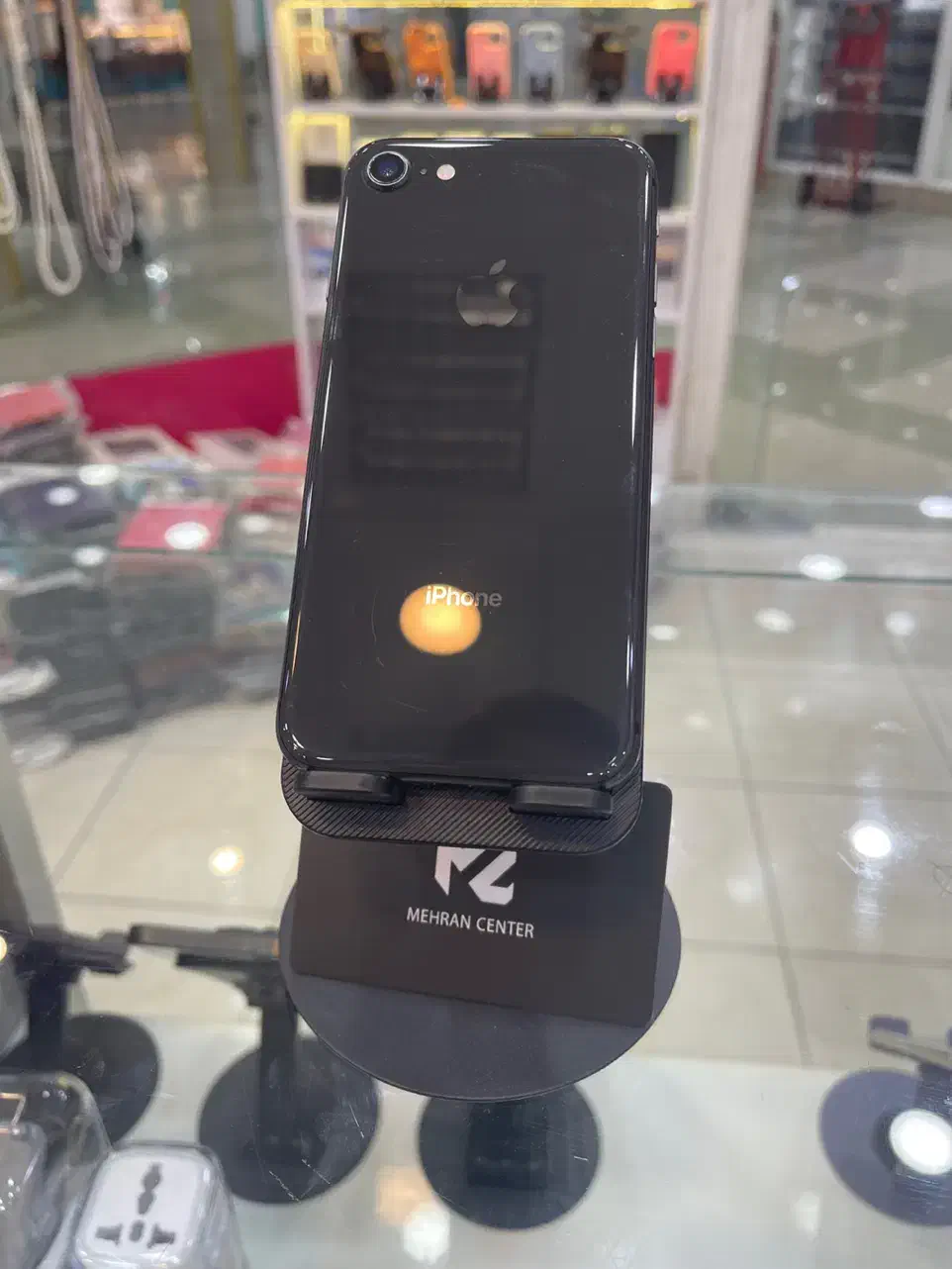 آیفون ۸ ۶۴گیگ باطری ۱۰۰٪ حتی هندزفیری فابریک|موبایل|شیراز, زند|دیوار