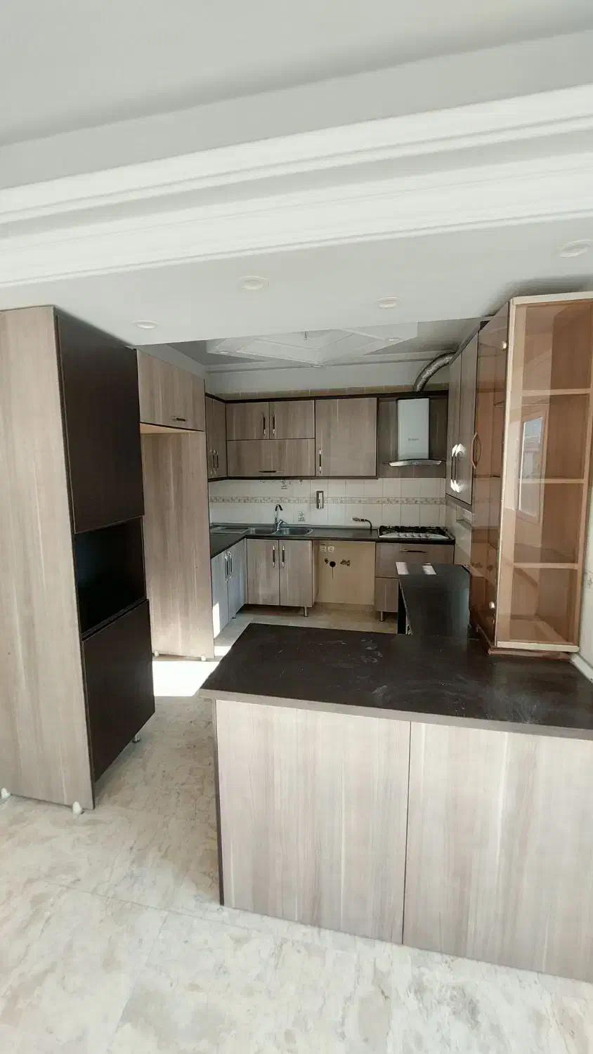 ۱۳۵متر ۳خواب ۹ ساله فول امکانات تک واحدی ط ۴