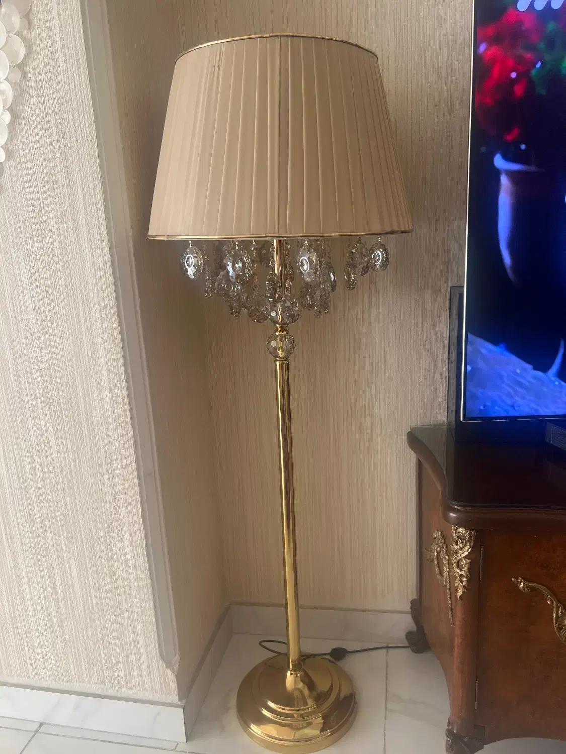 اباژور قدی|چراغ خواب و آباژور|تبریز, |دیوار