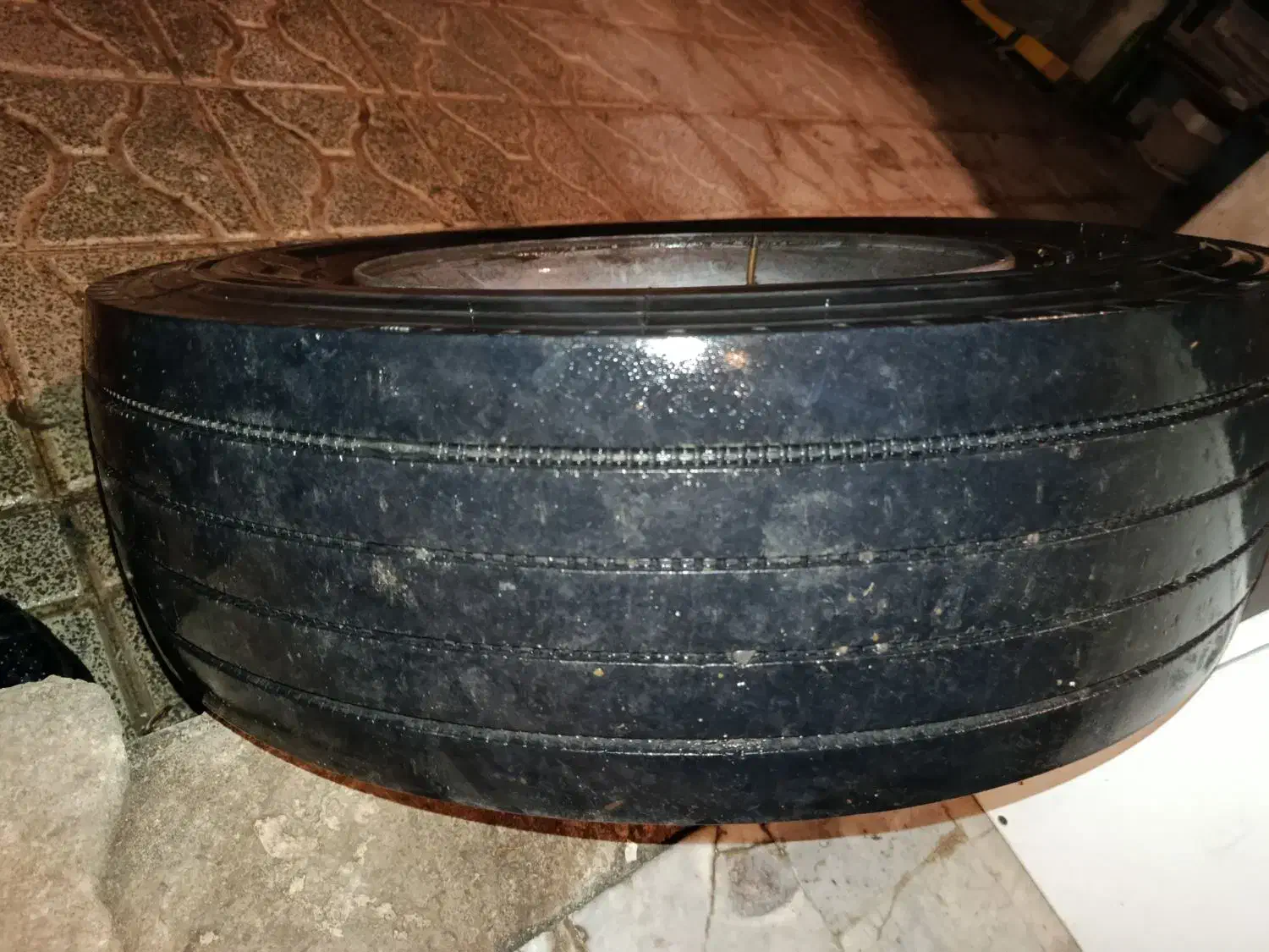 یک عدد لاستیک تیوبلس در حد نو|قطعات یدکی و لوازم جانبی|کرج, حسینآباد|دیوار