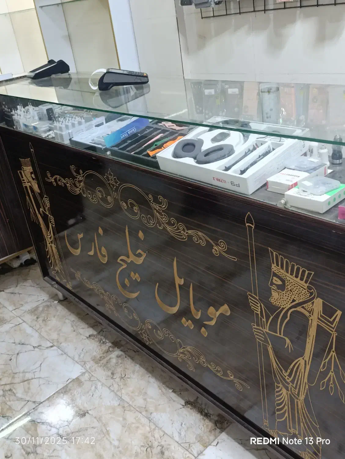 یک دست کامل ویترین کامل با چوب ام دی آف|فروشگاه و مغازه|شوش, |دیوار