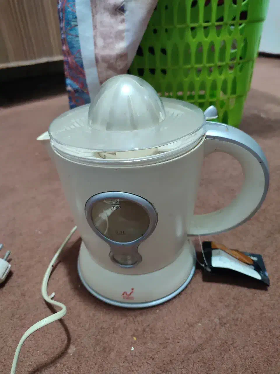 آب پرتقال گیری|آبمیوهگیر و آبمرکباتگیر|قم, دروازه چوبی|دیوار