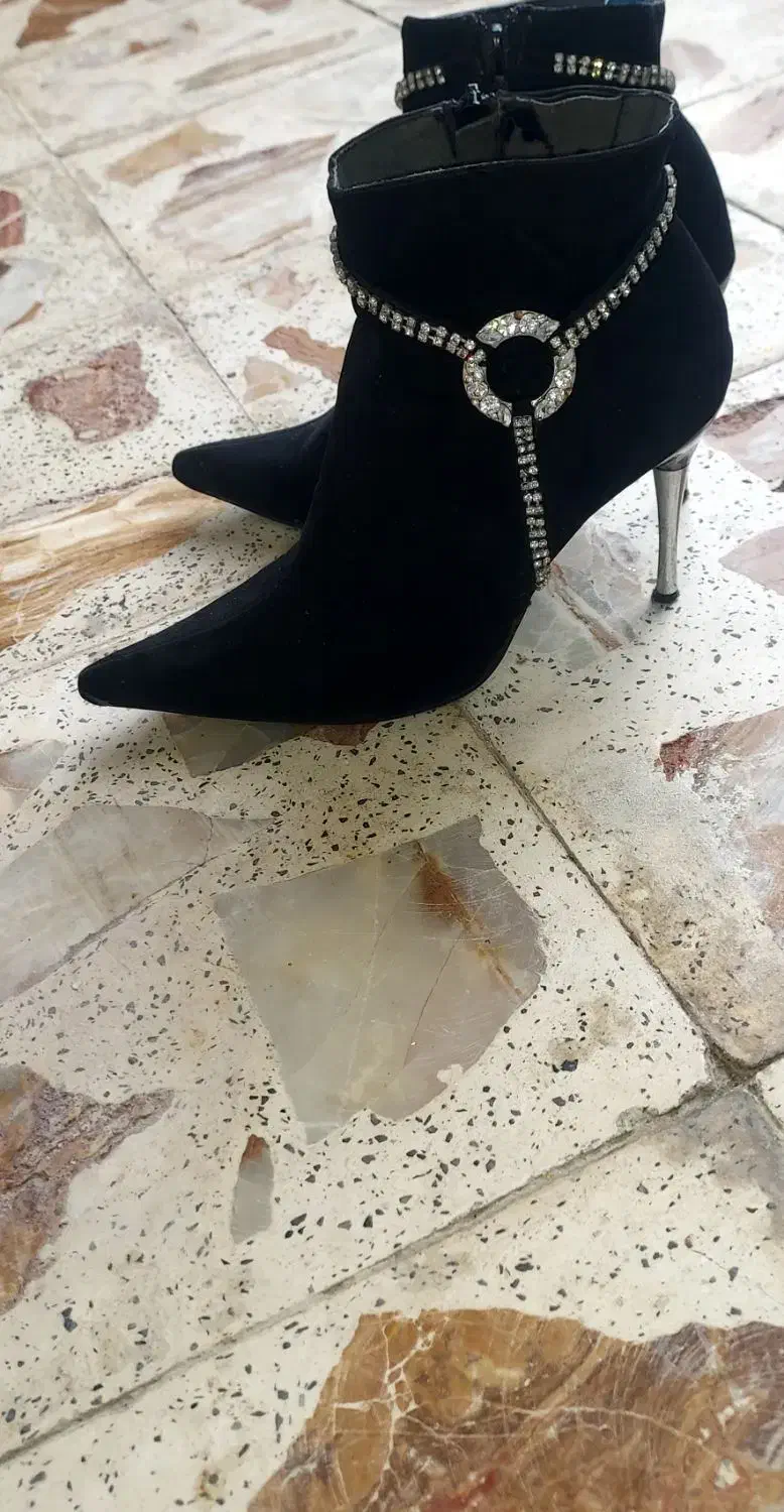 چکمه یا بوت زنانه زیبا|کیف، کفش، کمربند|قائم‌شهر, |دیوار