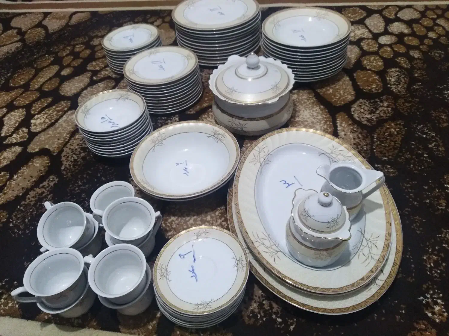 سرویس چینی 12نفره|ظروف سرو و پذیرایی|قشم, |دیوار