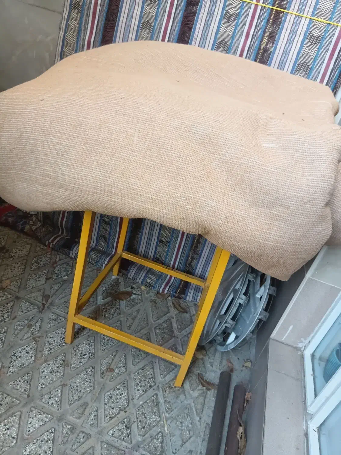 موکت همراه یک چهارپایه|موکت|ازنا, |دیوار