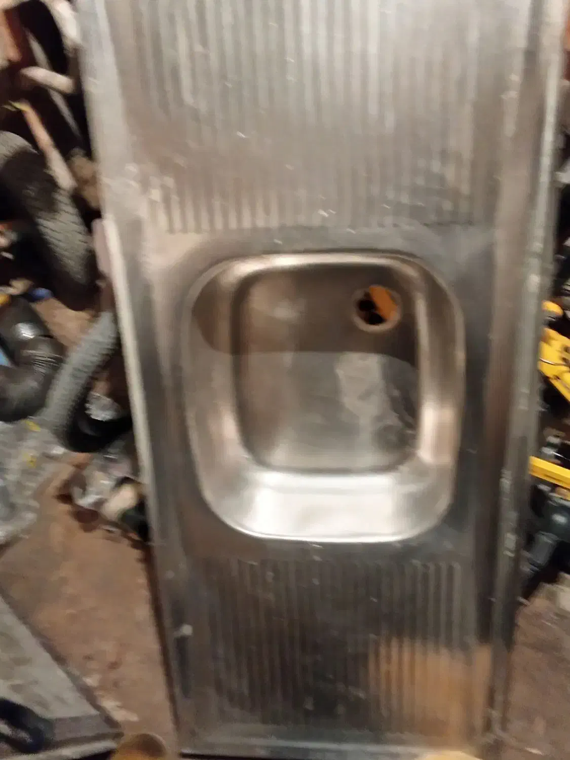 سینگ تک|آب‌چکان و نظم‌دهنده ظروف|ایوان, |دیوار