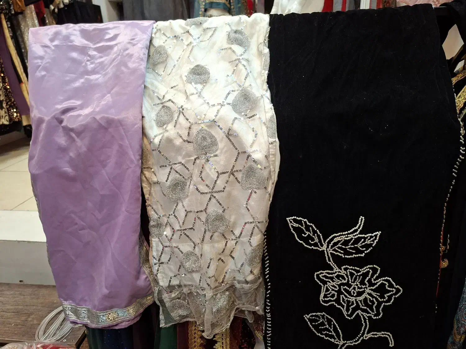 پیراهن تکی محلی|لباس|شیراز, لب آب|دیوار