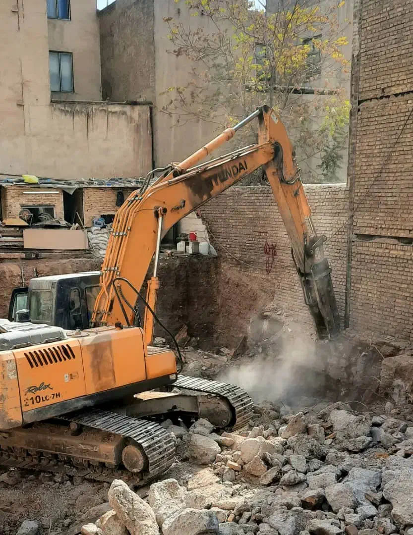 خاک برداری و تخریب و کنده کاری|خدمات پیشه و مهارت|بوکان, |دیوار