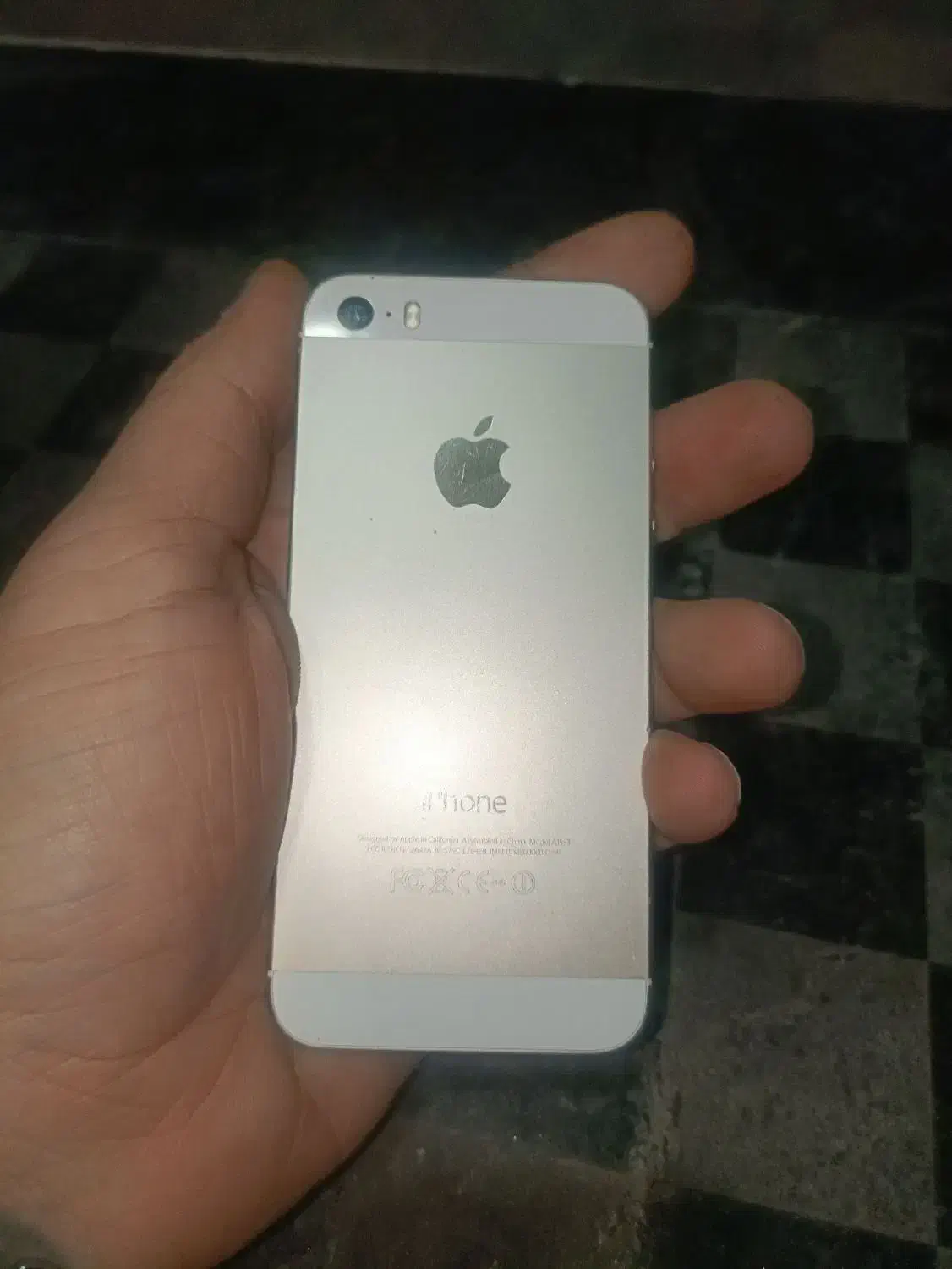 ایفون 5s فقط نیاز به تعویض باتری داره|موبایل|شیراز, باغ تخت|دیوار