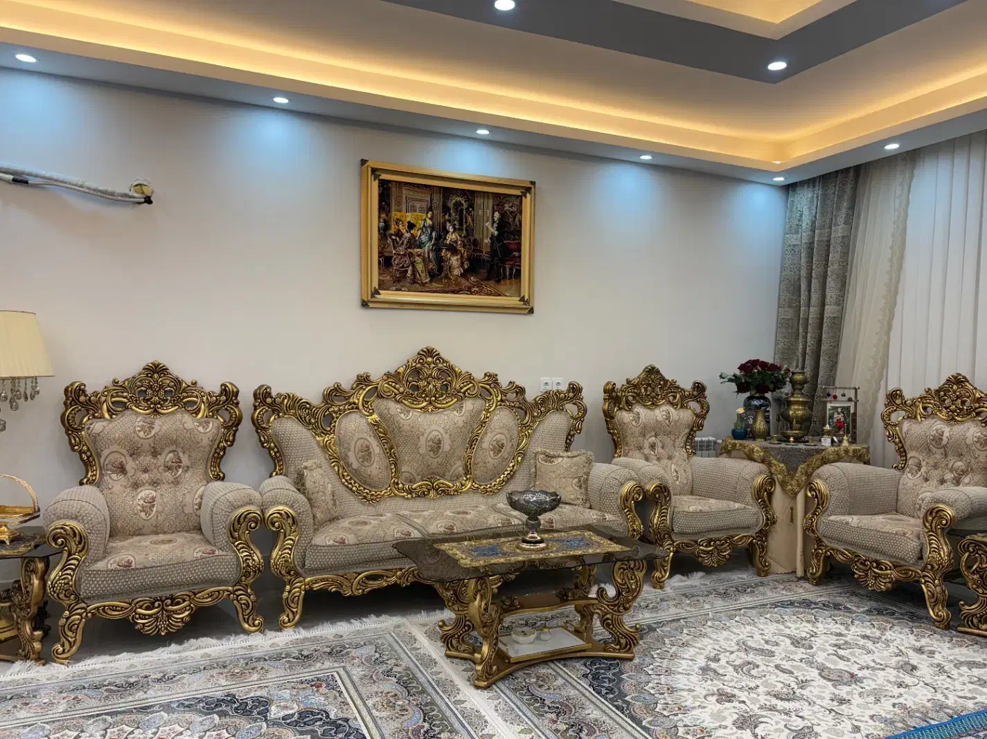 مبلمان سلطنتی ۸نفره با سه میز عسلی و میز وسط|مبلمان خانگی و میز عسلی|خرمشهر, |دیوار