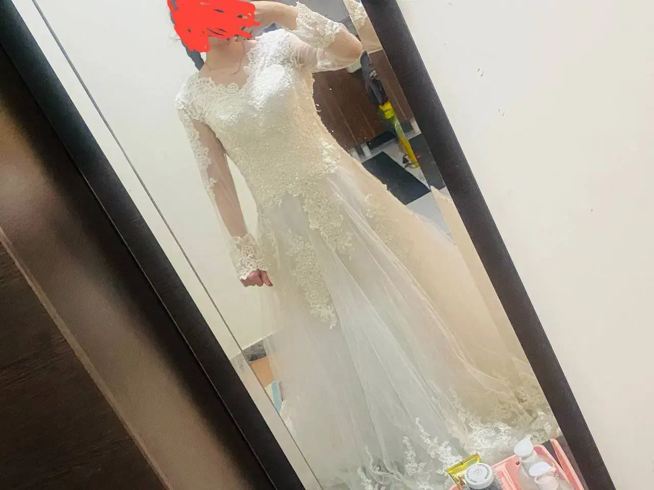 لباس عروس|لباس|کرج, باغستان|دیوار