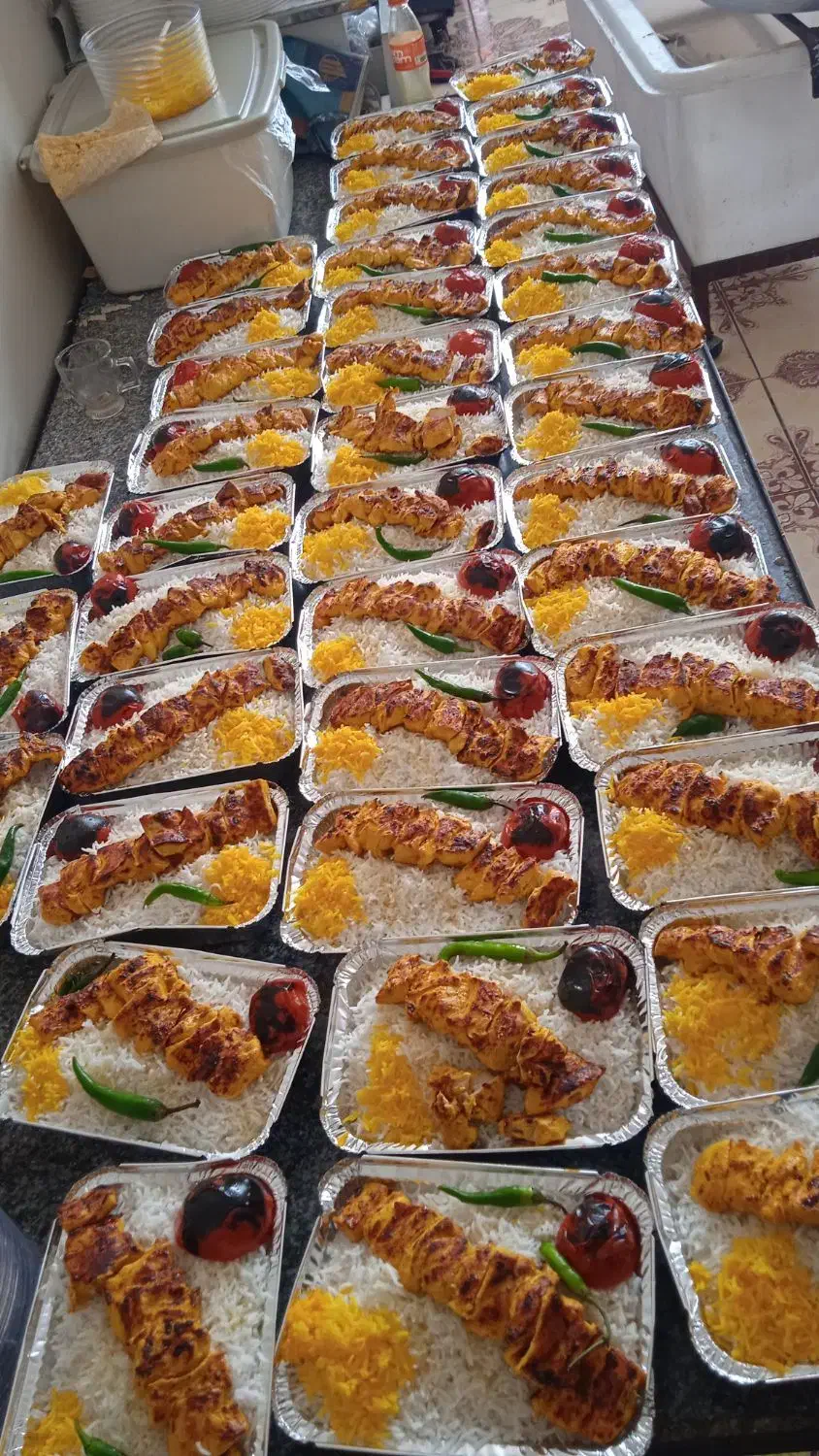 نیروی کار رستوران غذاخوری|استخدام خدمات فروشگاه و رستوران|آذرشهر, |دیوار