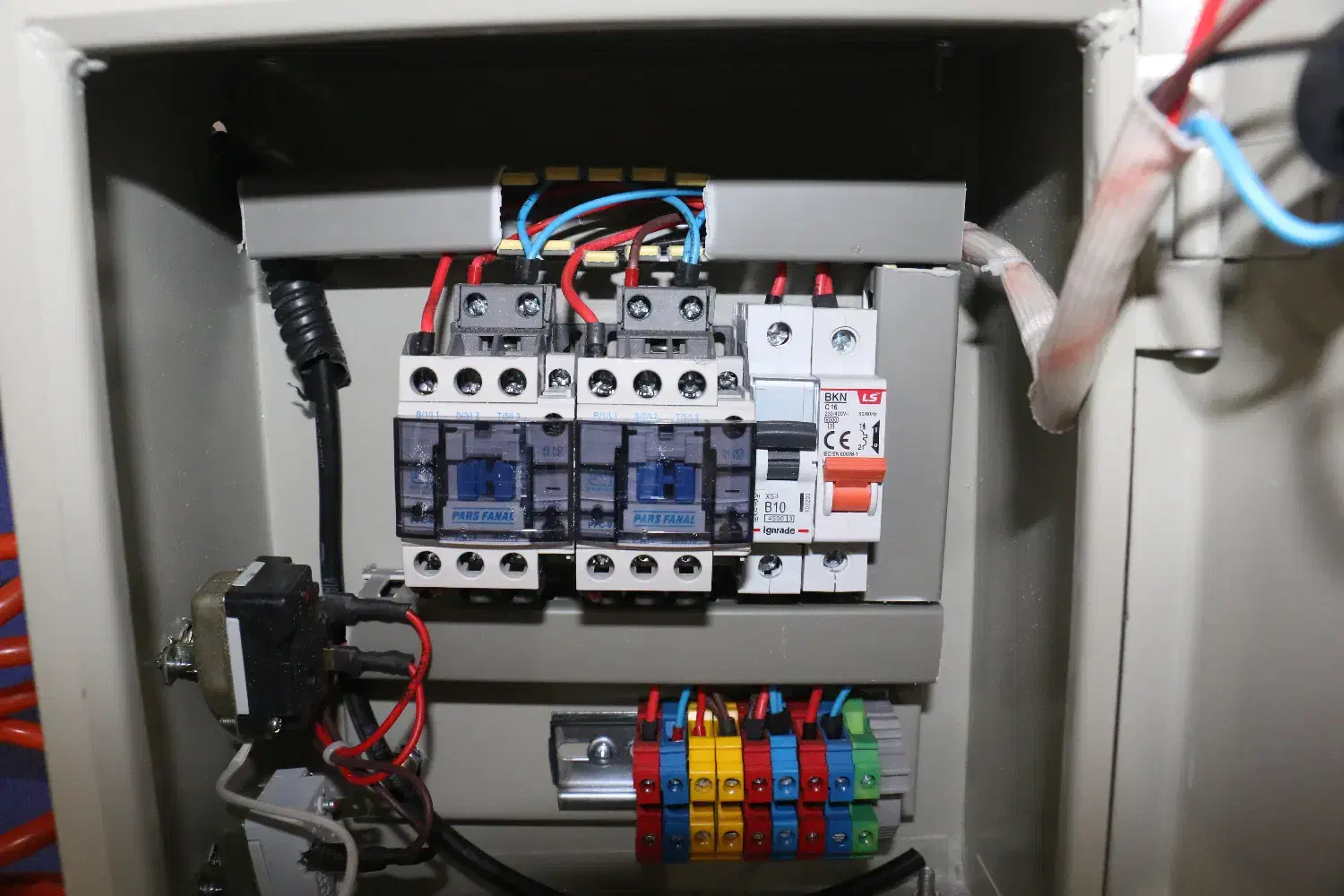 هیتر بخاری گازسوز گازوئیلی 110 گلخانه ای دودکش دار|بخاری، هیتر، شومینه|رشت, معلم|دیوار