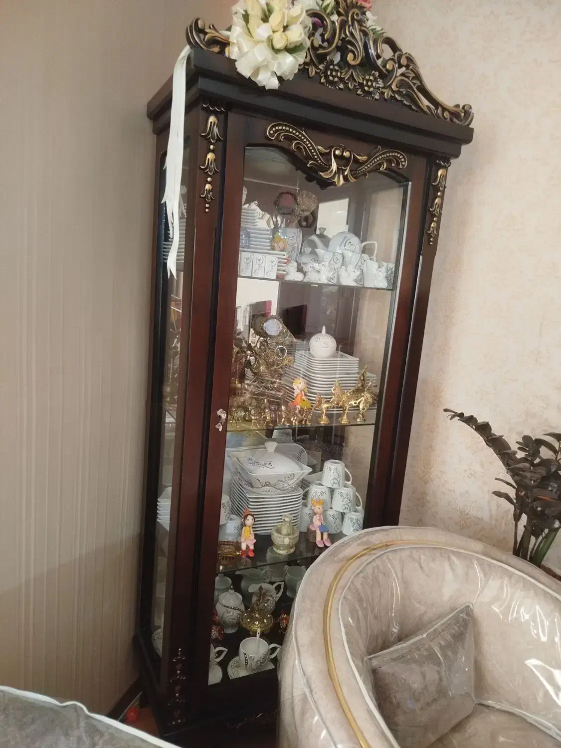 بوفه چوبی|بوفه، ویترین، کنسول|مهاجران, |دیوار